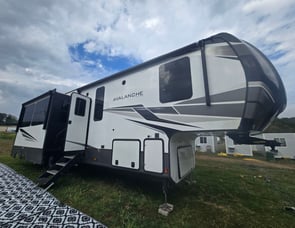 Keystone RV Avalanche 390DS