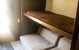 31' Travel Trailer Sleeps 10 Pet Friendly