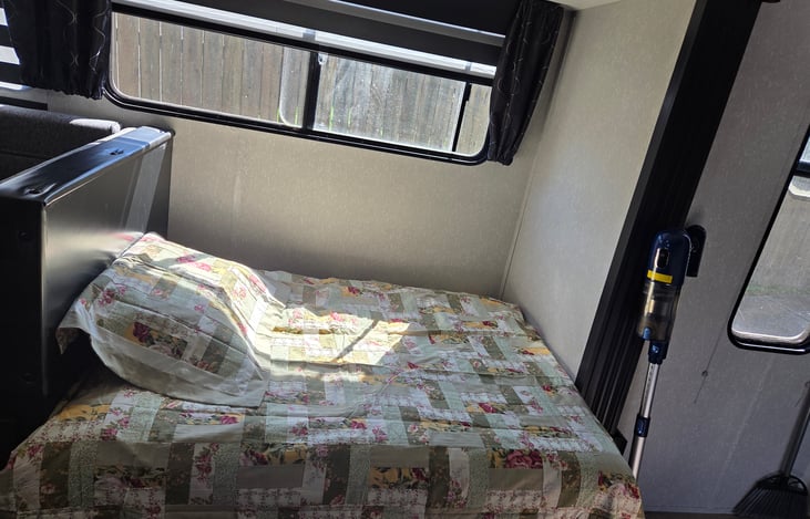 Pic 2 of single bed in living room