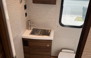 2022 Winnebago Navion 24D