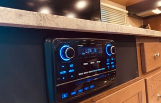 Lucy - Luxury RV for Your Stay in Camp Sherman