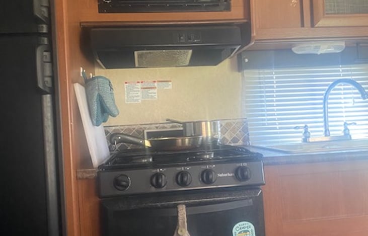 3 burner gas stove and oven, microwave