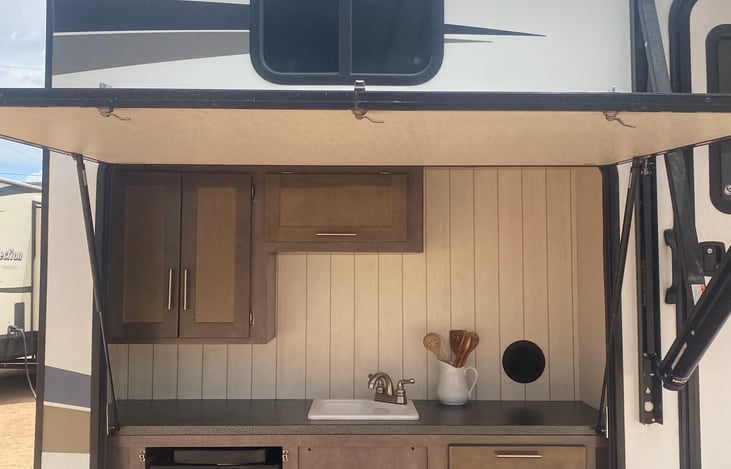 Beautiful outdoor kitchen