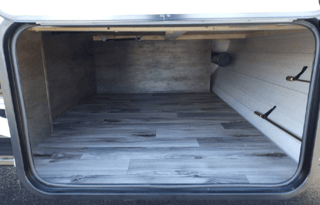 Travel Trailer w/overhead bunk (3 Miles fromStrip)