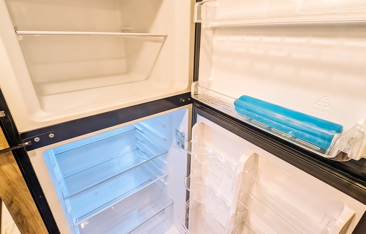 Spacious fridge and freezer