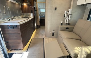 Great 4 Season Family RV w/ Slide-Out, Solar & Gen