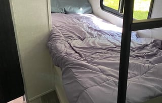 R-POD 193 w/King Size Bed **Delivery Offered**