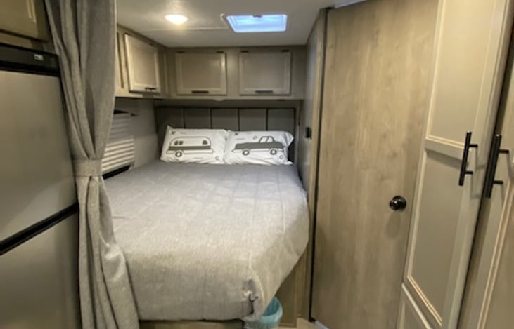 RV queen Serta pillowtop mattress equipped with fresh bedding