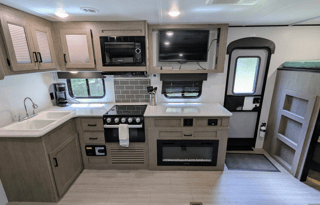 Keystone Hideout | Cozy and Modern Bunkhouse