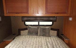 Holiday Rambler Admiral 32H