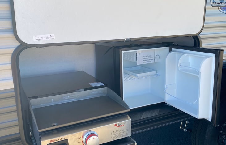 Outdoor Kitchen with Fridge