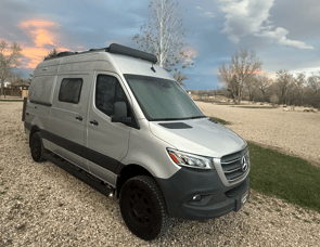 Winnebago Revel 44E