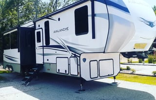 2022 Keystone RV Avalanche 390DS