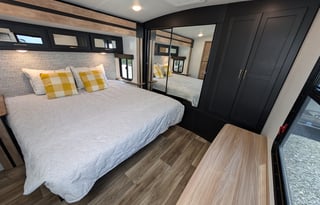 Outback: Chef's kitchen, King bed, 3 slides, Solar