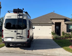 Winnebago Revel 44E