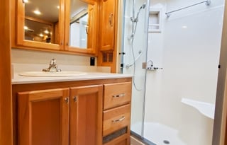 2021 Tiffin Luxury Diesel Pusher - Bath & 1/2!!