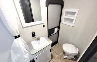Z RV Adventure "MOON"