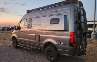 AWD All-Season "George" UNLIMITED MILES + Starlink