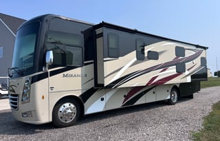 2021 Thor Motor Coach Miramar 34.6
