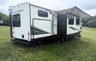 Outback | Large & Luxurious w/ Bunkhouse Sleeps 10
