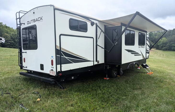 Fully loaded Keystone Outback equipped with 3 slides, spacious living room, private bunkhouse, large outdoor kitchen, large pop-up TV, outdoor speakers, spacious bathroom, and more. Sleeps 10!