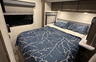 BRAND NEW!! 2025 Thor Four Winds 22B