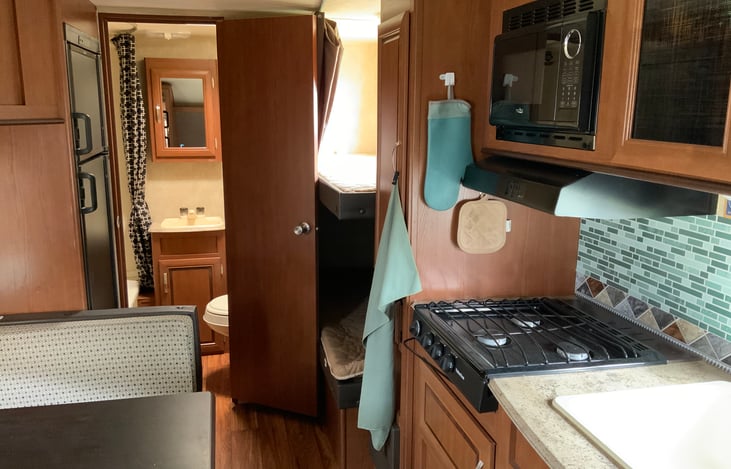 Bunks for the kiddos, full bathroom with shower and mini bathtub, fridge/freezer, range, microwave, and fully stocked kitchen