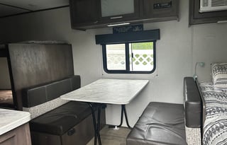 21’ Coleman Camper –Fall Foliage & Winter Trips