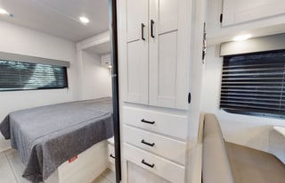 Easy Get Away - 2022 East to West Entrada