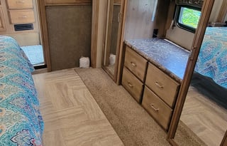 Family Fun Coach-FL-Bring Fido -2Bath! - 2019
