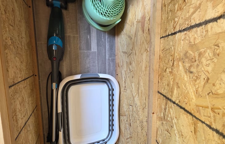 Queen bed storage compartment (laundry basket, vacuum, fan and other essentials available)