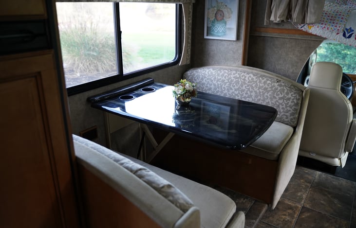 Dinette with 4 seat belts. Can also be made into a bed.