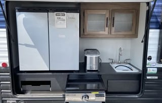 2025 Grey Wolf Fully Loaded & Pets Friendly