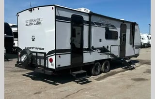 Bunkhouse RV Rental | Sleeps 8 | Outdoor Kitchen