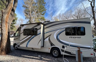 Fun (ᵔᴥᵔ) Pet Friendly Thor Vegas Class A