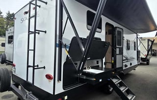 Family Bunkhouse 2022 Solaire — Delivery Only M-F