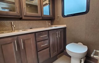 2022 Thor Motor Coach - Palazzo 37.5