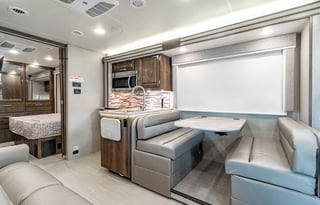 C19 *NEW* Entegra SLEEPS 8-STARLINK WiFi-MasterBed