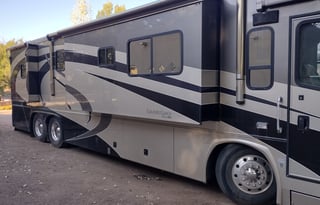 Stella - 2005 Country Coach Allure 470