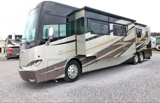 2011 Tiffin Phaeton | Luxury 42' Bath & Half