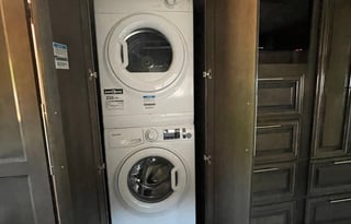 Sam & Kate’s Kid Approved RV Rental w/2 bathrooms