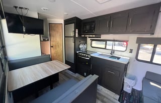 2022 Springdale 28ft Bunkhouse - Solar/Inverter