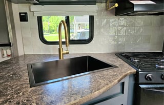 27’ Z1 Bunkhouse. Pet friendly and half ton rated!