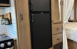 Very clean fully loaded 2020 Chateau 28E