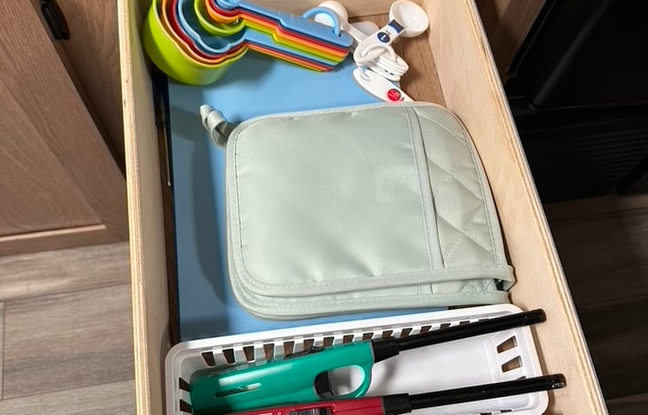 Utensil drawer