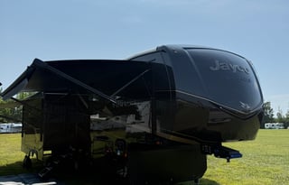 Pet Friendly 2026 Jayco Pinnacle *Delivery Only*