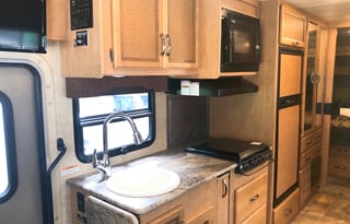 2016 Thor Motor Coach Axis 25.2