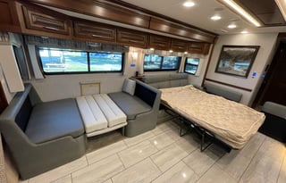 LUXURY RV