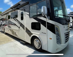Thor Motor Coach Hurricane 34R