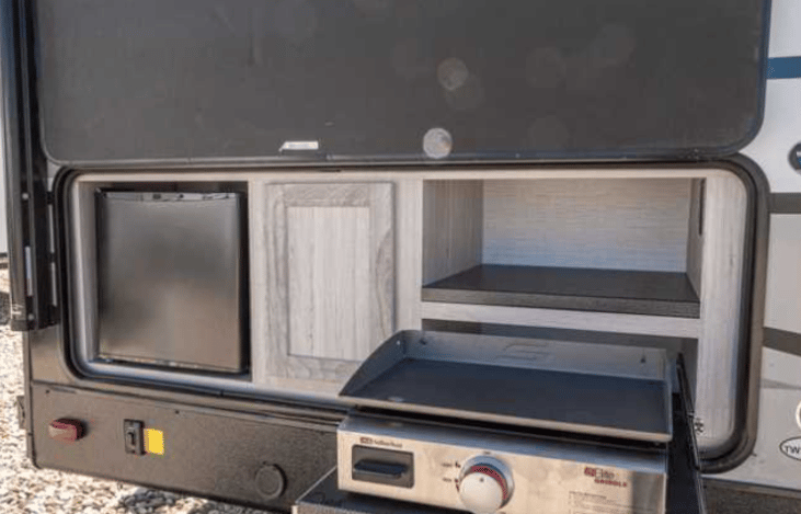 Outdoor Kitchen Area